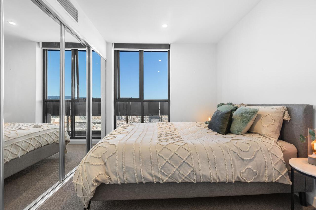 Apartment Skyline Luxury Retreat: Gym, Pool & Cinema *